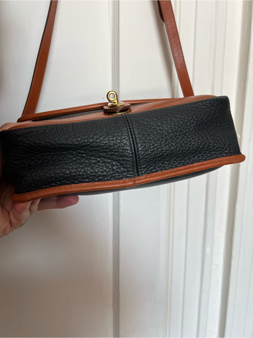 Vintage Dooney & Bourke AWL Black Leather Large Carrier Crossbody Bag -Excellent - Picture 15 of 16